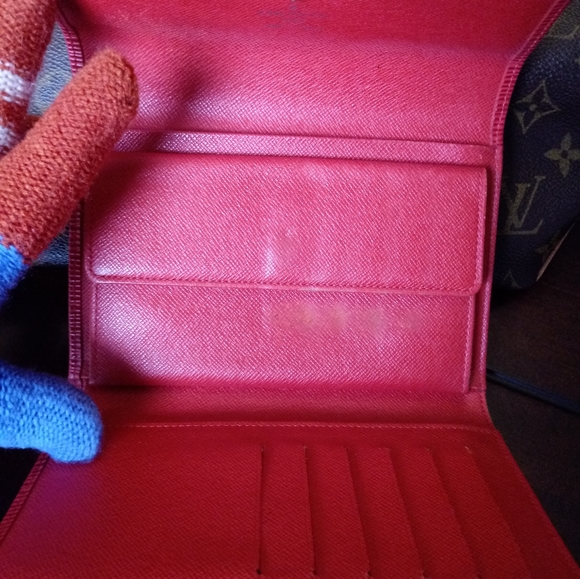 Authentic Louis Vuitton Epi Wallet - Picture 4 of 8